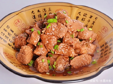 炖牛肉时，记住“2放3窍门”，牛肉软嫩鲜香不塞牙，熟烂又入味(炖牛肉怎样做不腥而且好吃)